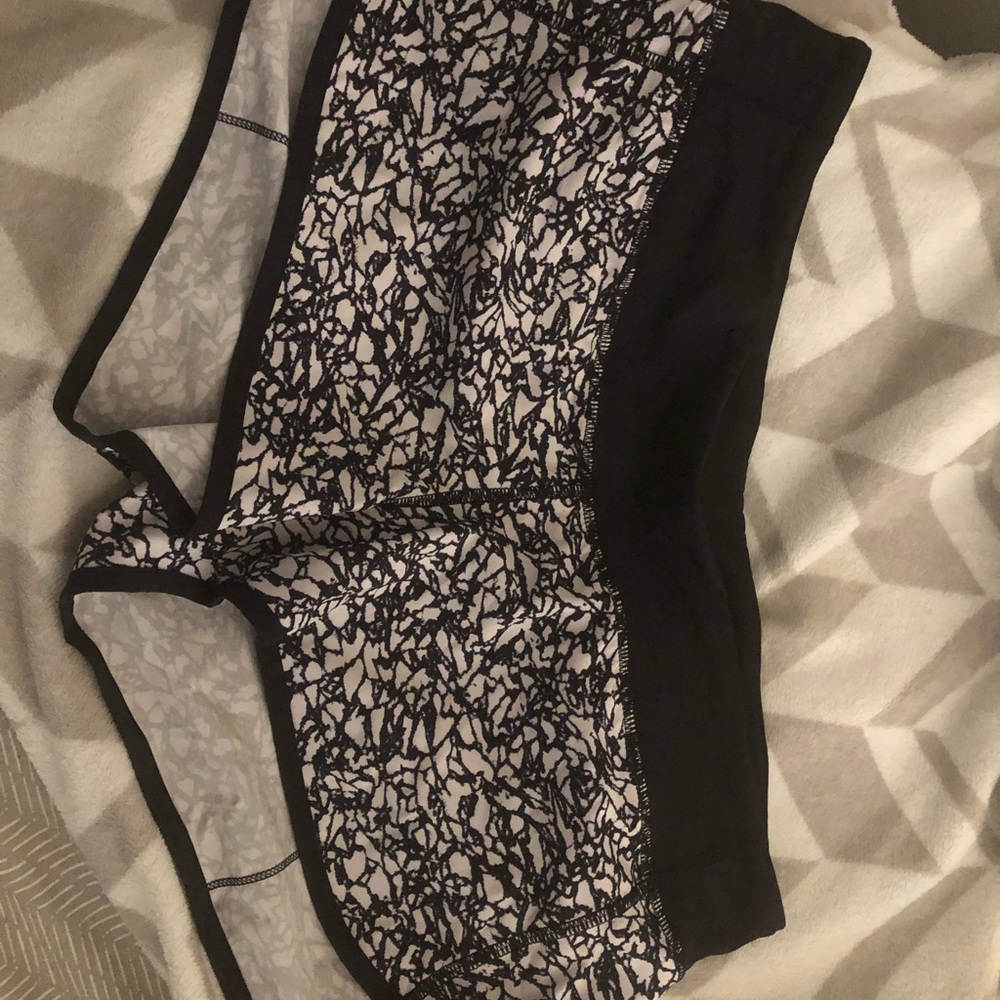 Black and white Lululemon Athletica shorts size 10